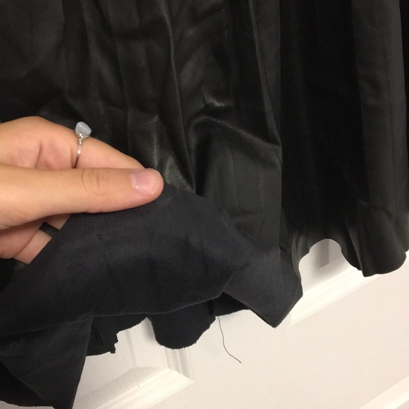 Pleated black skirt - Picture 3 of 3